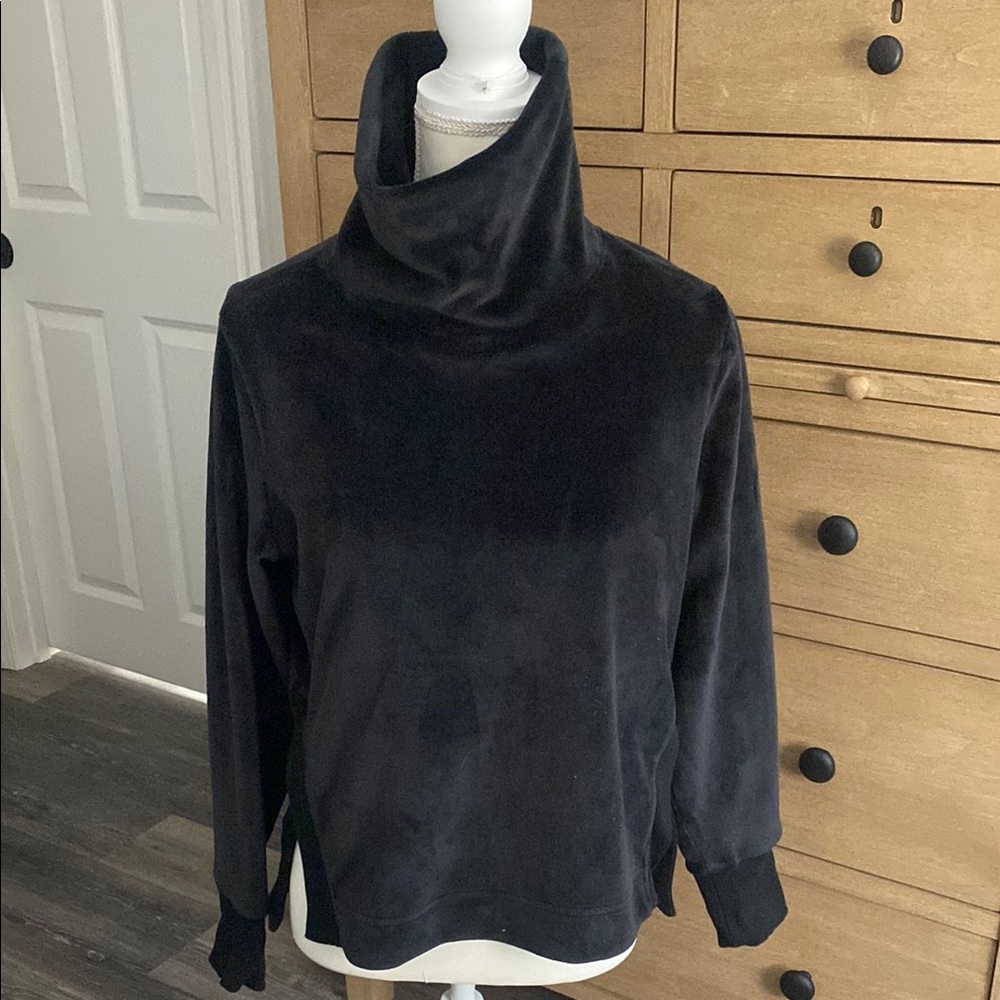 Athleta Chic Black velour turtleneck Sweatshirt
